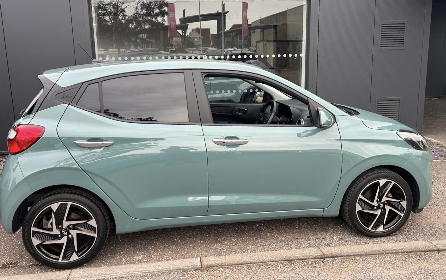 Used Hyundai i10 2023 for sale - 75929772: Photo 2