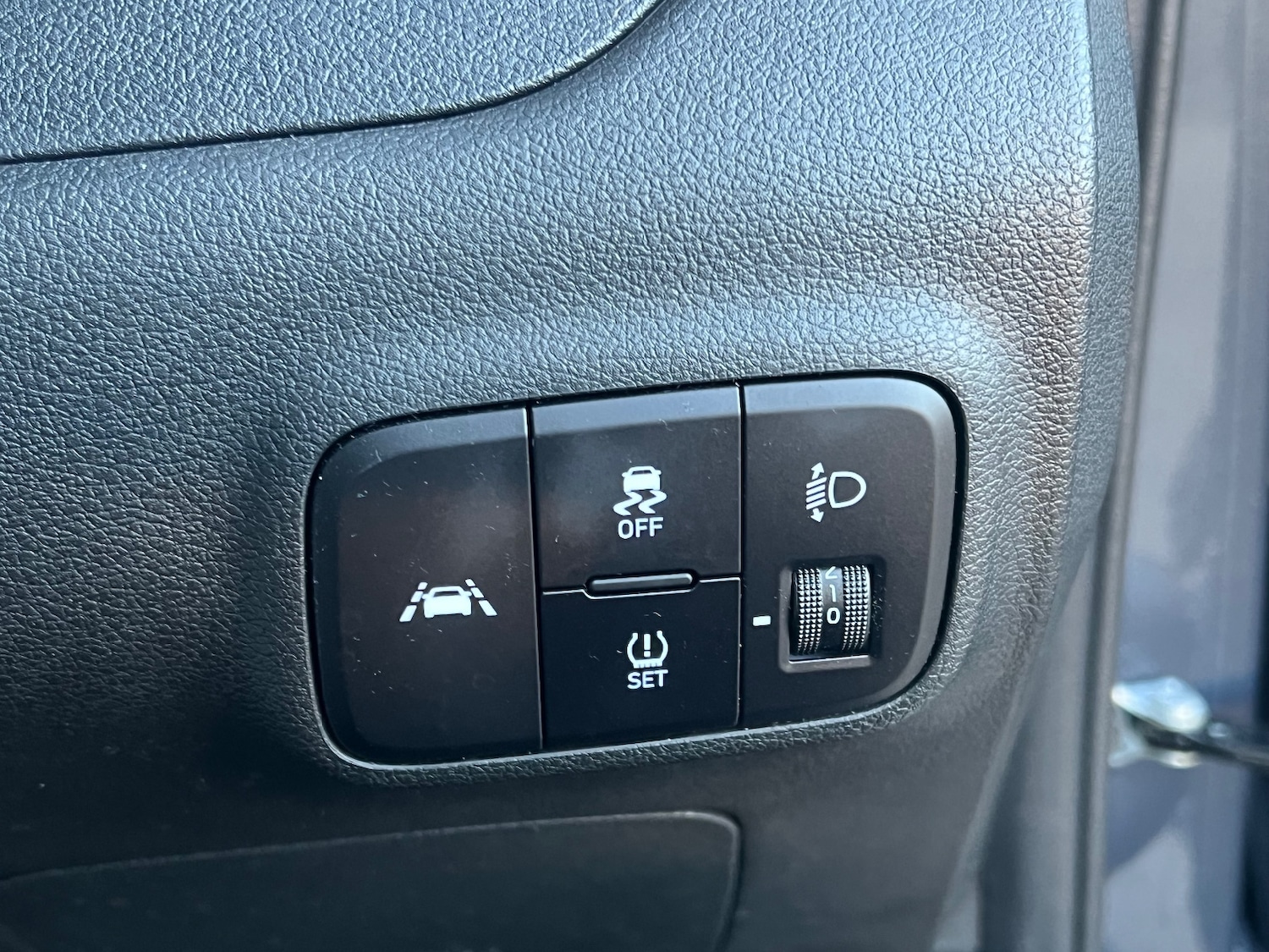 Used Hyundai i10 2023 for sale - 77702679: Photo 31