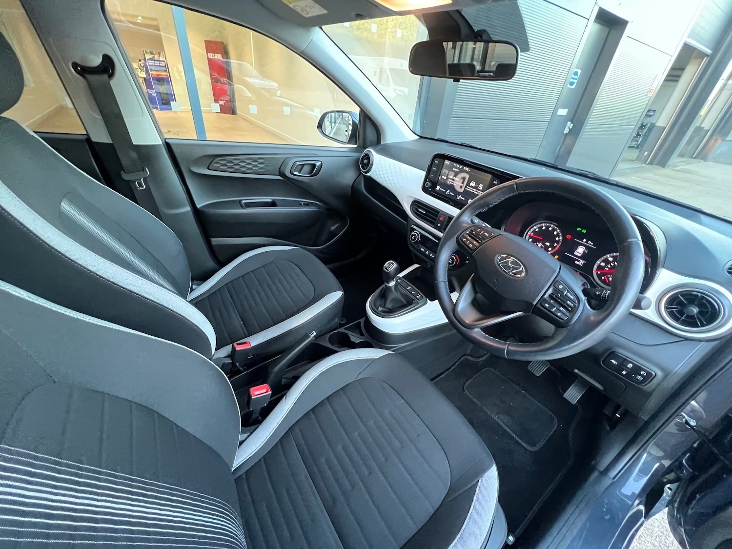 Used Hyundai i10 2023 for sale - 77702679: Photo 33