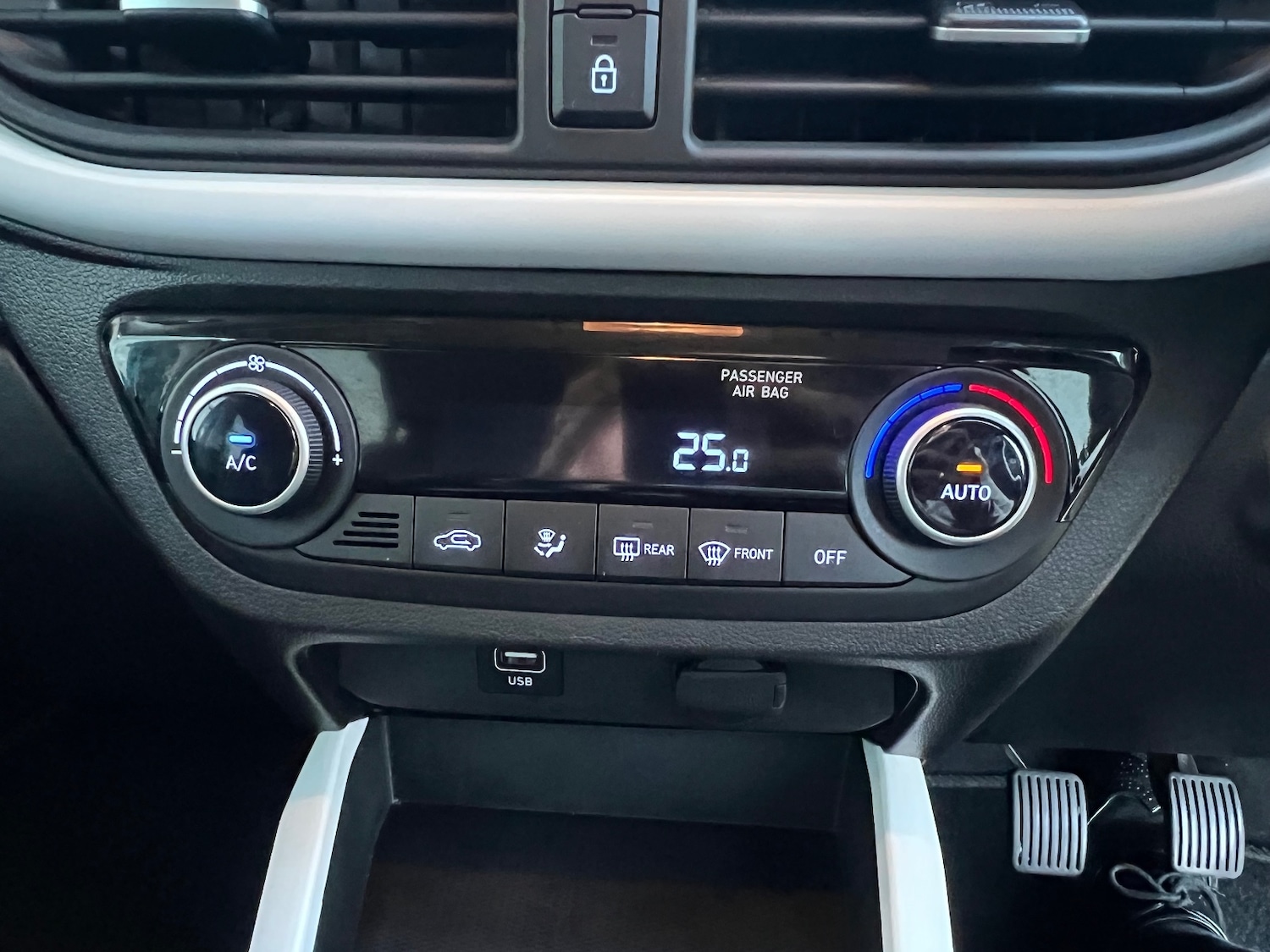 Used Hyundai i10 2023 for sale - 77702679: Photo 46