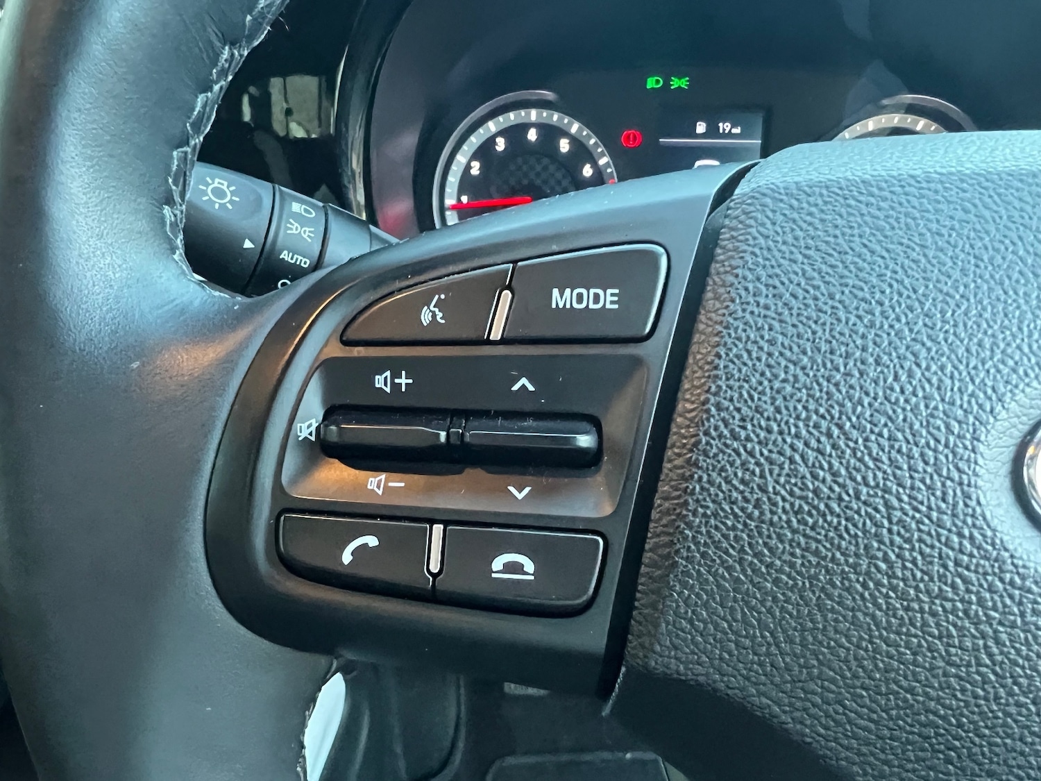 Used Hyundai i10 2023 for sale - 77702679: Photo 51