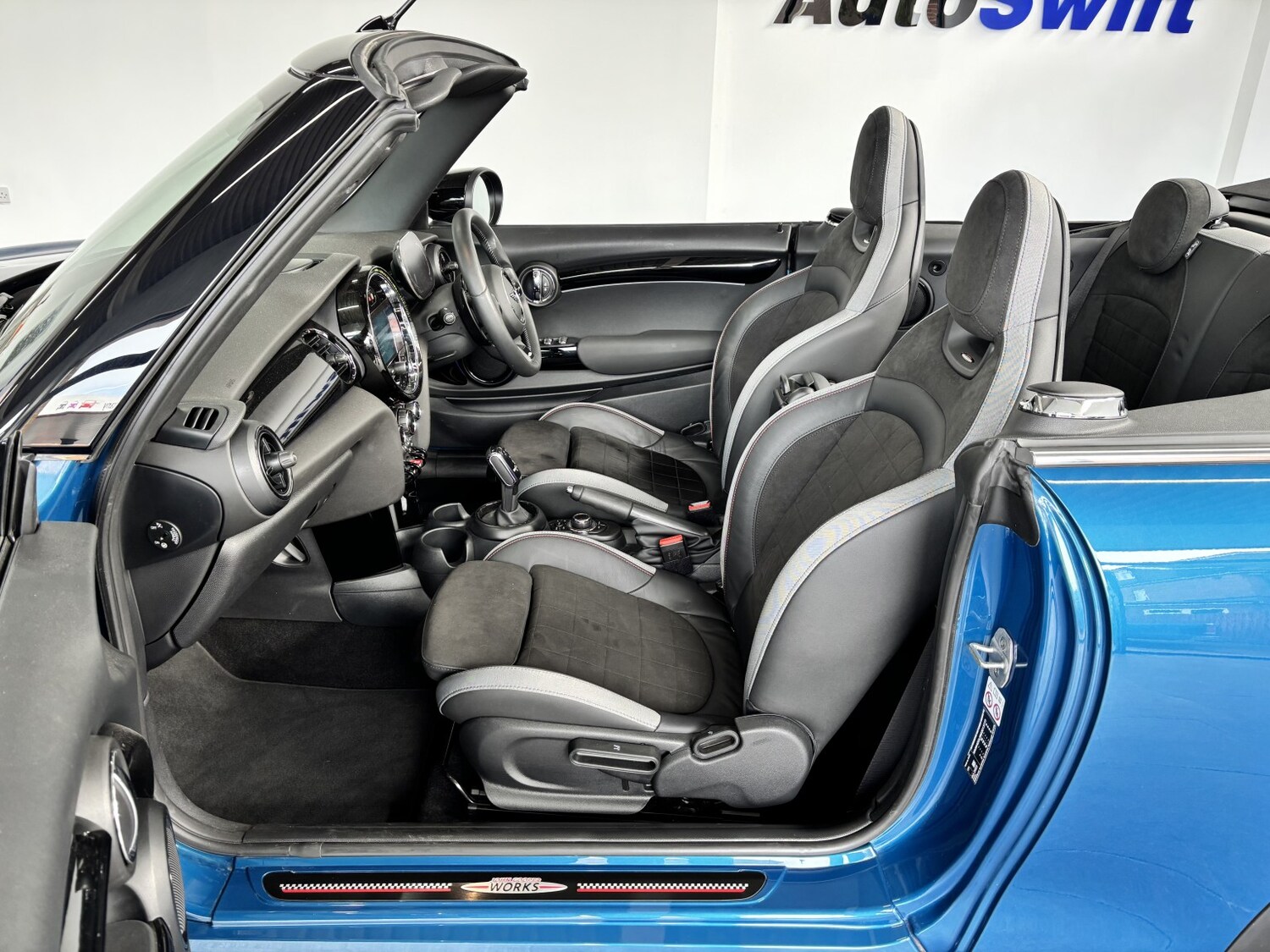 Used MINI Convertible 2023 for sale - 77605296: Photo 15