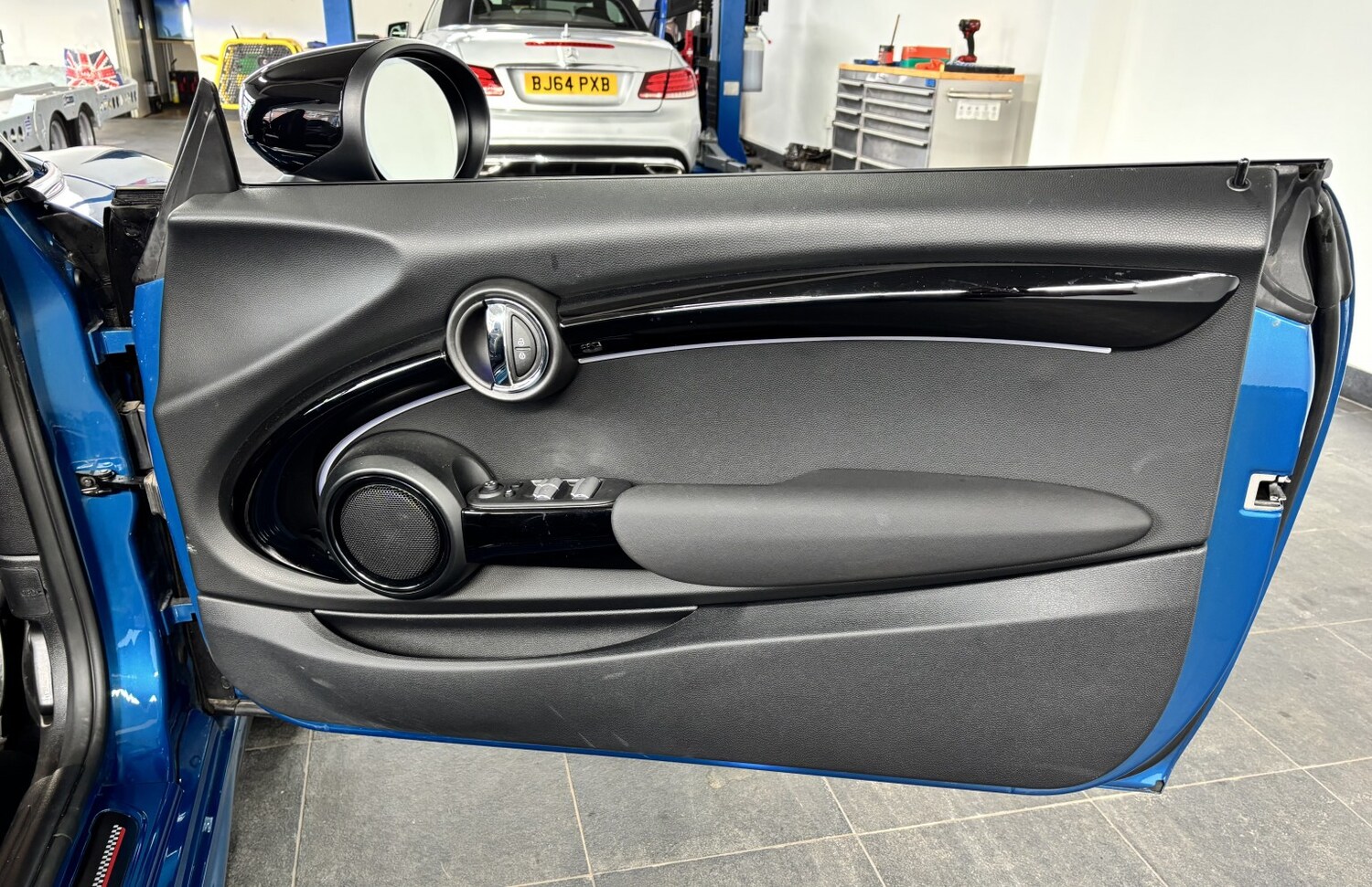 Used MINI Convertible 2023 for sale - 77605296: Photo 17