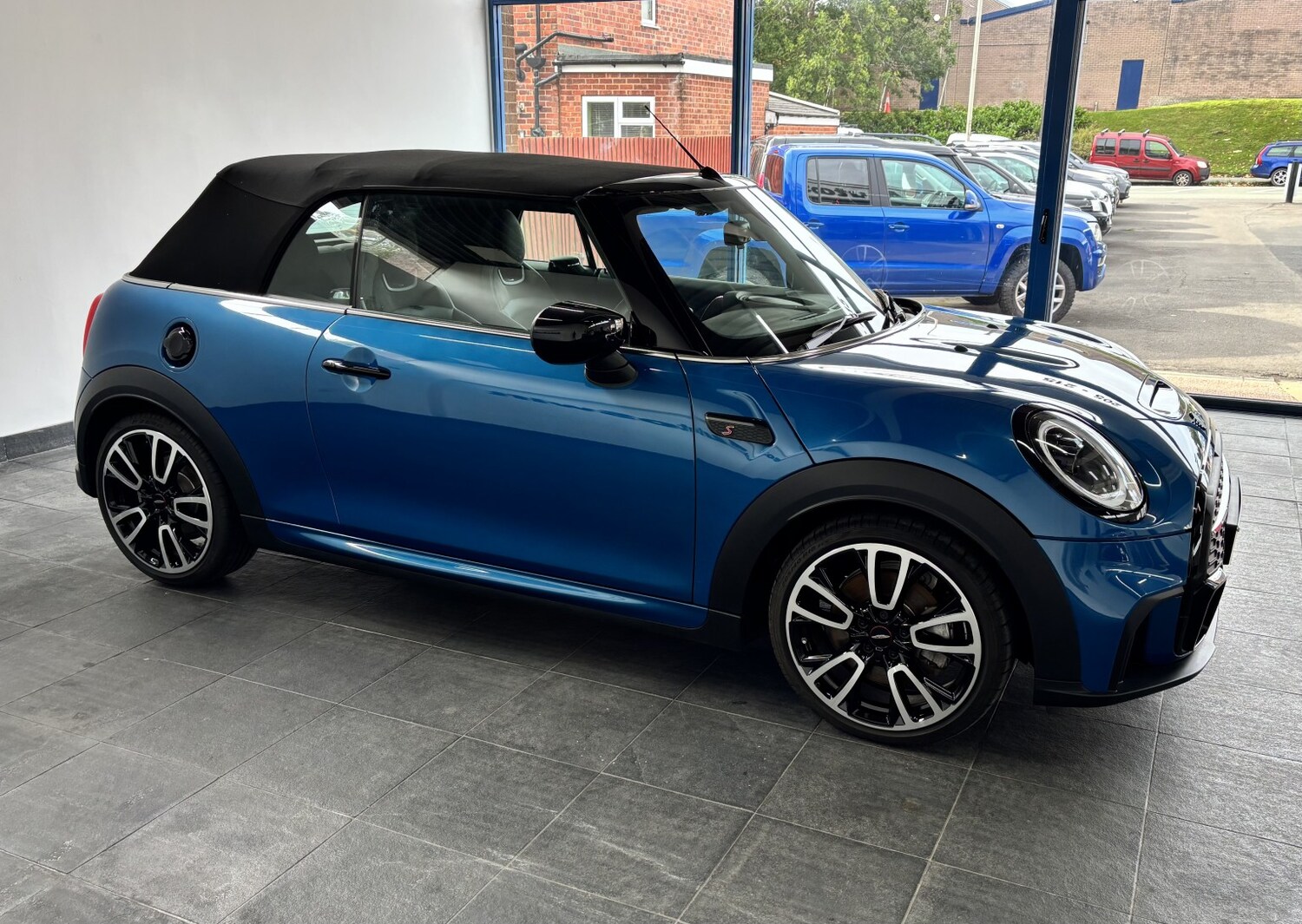 Used MINI Convertible 2023 for sale - 77605296: Photo 27