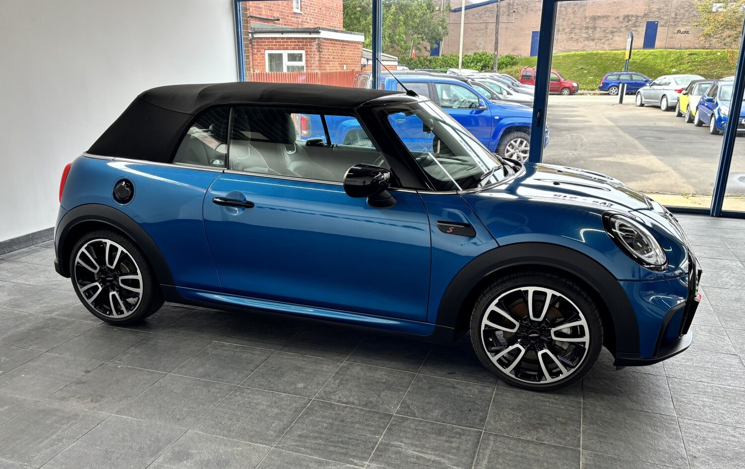 Used MINI Convertible 2023 for sale - 77605296: Photo 28