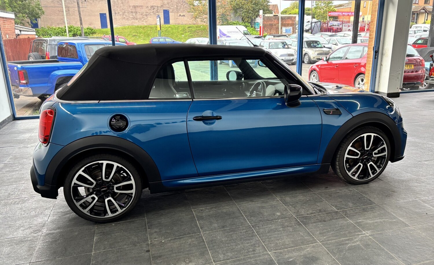 Used MINI Convertible 2023 for sale - 77605296: Photo 29