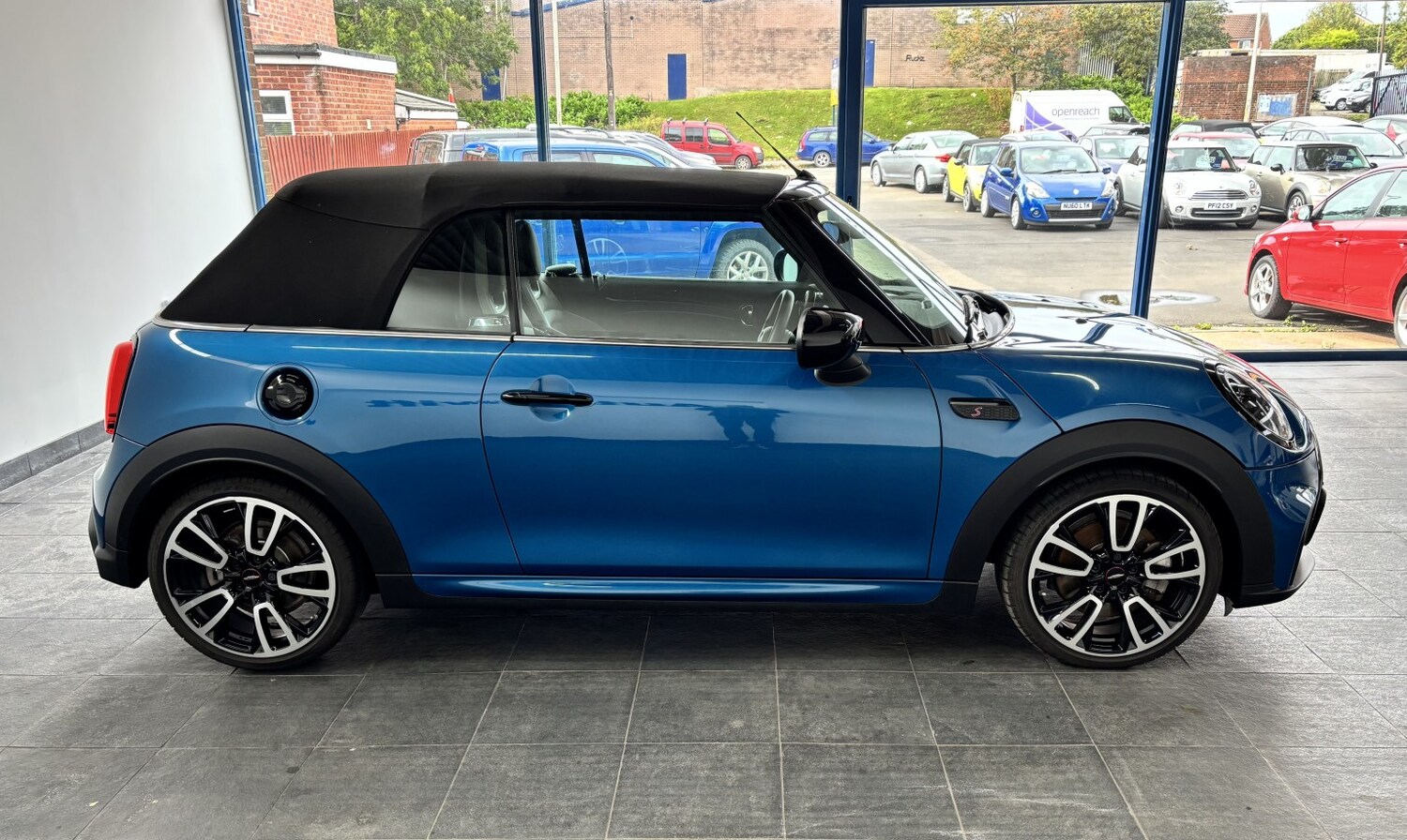 Used MINI Convertible 2023 for sale - 77605296: Photo 30