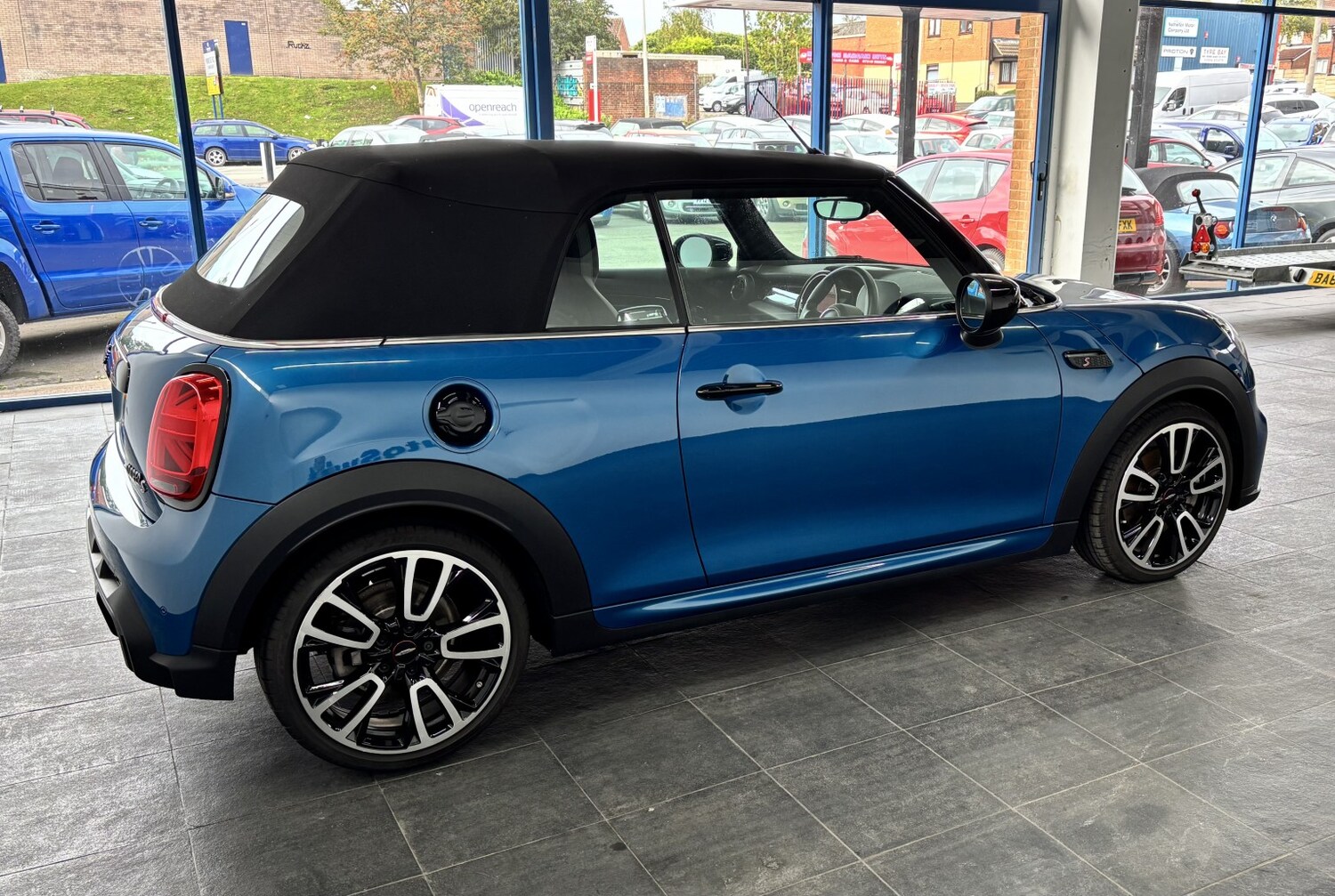 Used MINI Convertible 2023 for sale - 77605296: Photo 31