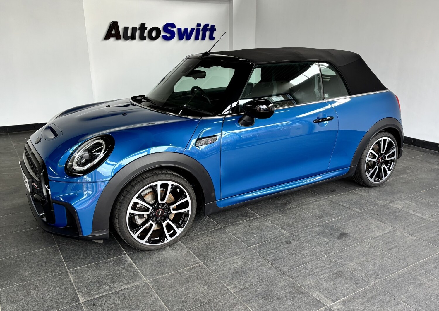 Used MINI Convertible 2023 for sale - 77605296: Photo 35