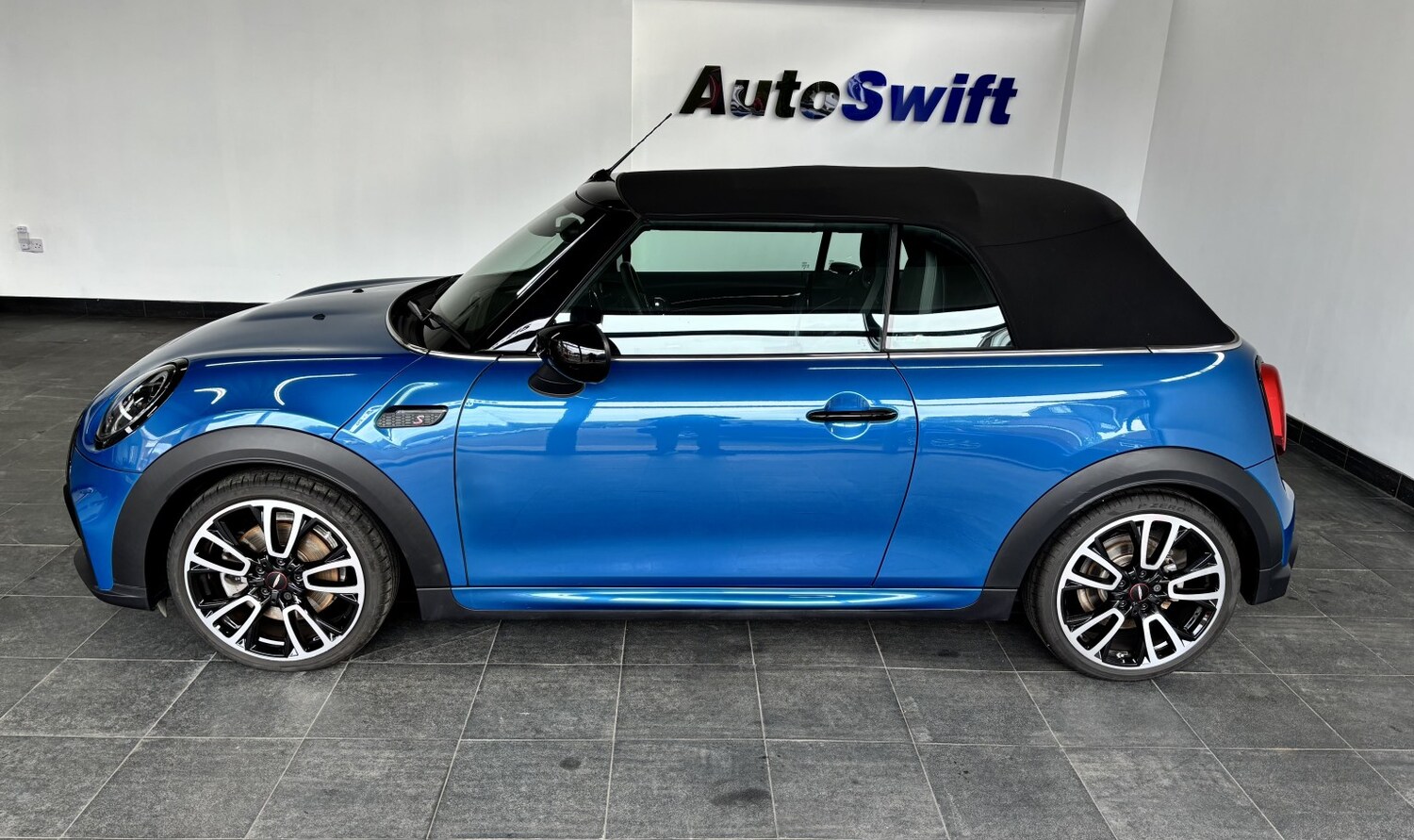 Used MINI Convertible 2023 for sale - 77605296: Photo 37