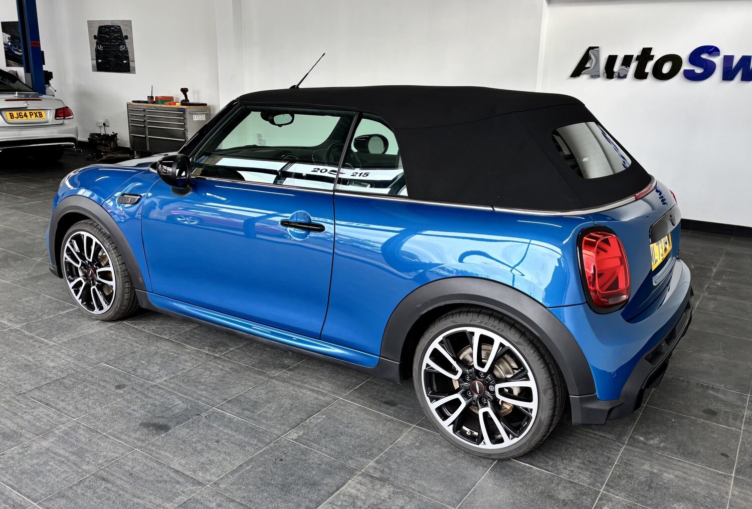 Used MINI Convertible 2023 for sale - 77605296: Photo 40