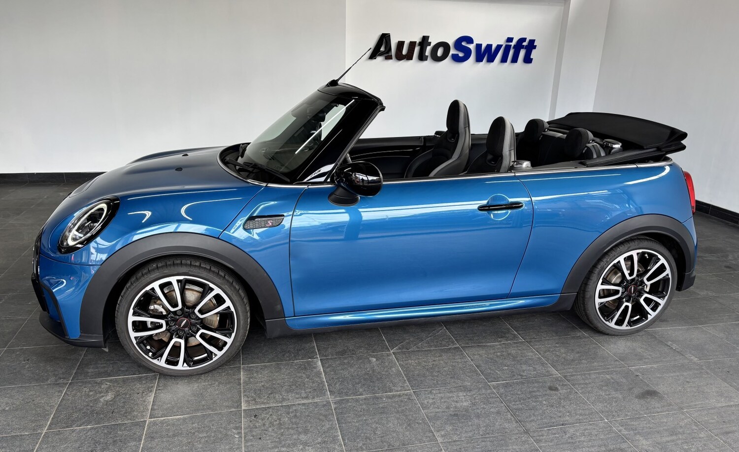 Used MINI Convertible 2023 for sale - 77605296: Photo 6