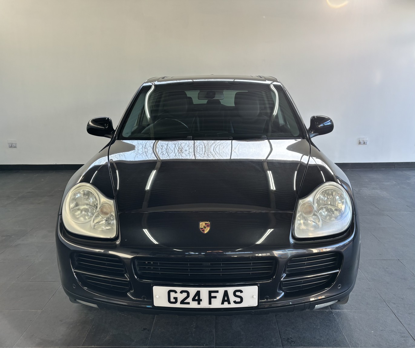 Used Porsche Cayenne 2005 for sale - 77609889: Photo 2