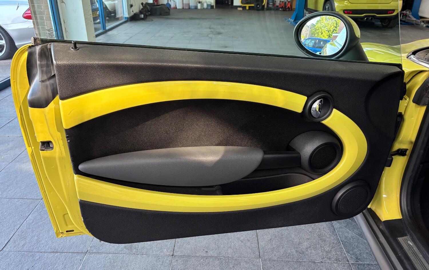 Used MINI Convertible 2009 for sale - 77605305: Photo 21