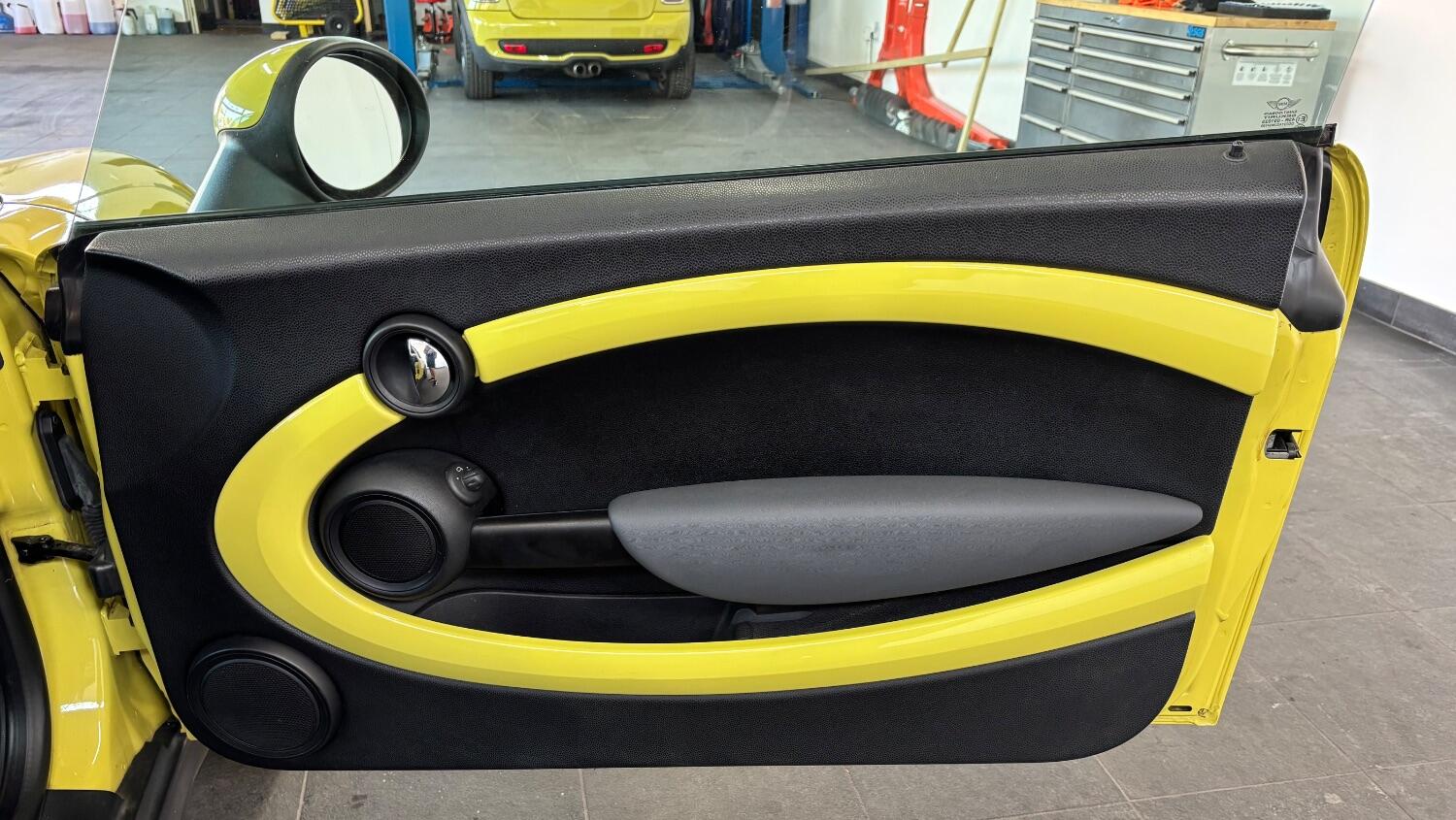 Used MINI Convertible 2009 for sale - 77605305: Photo 22