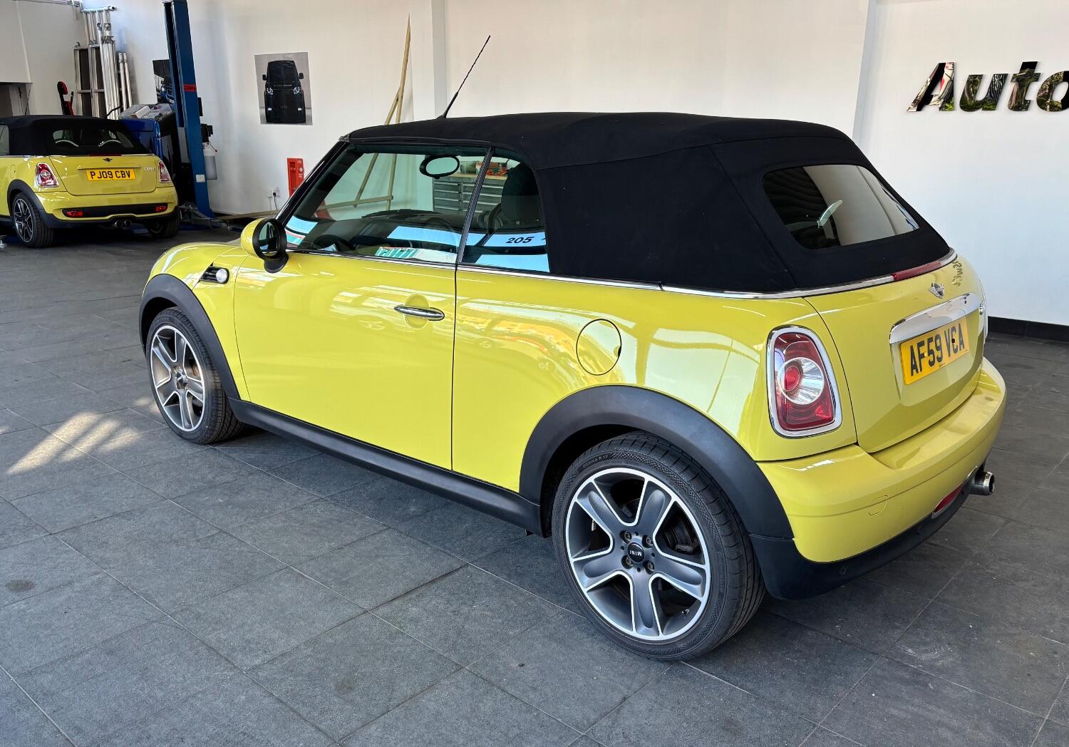 Used MINI Convertible 2009 for sale - 77605305: Photo 30