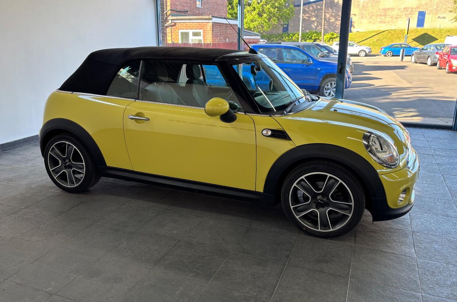 Used MINI Convertible 2009 for sale - 77605305: Photo 32