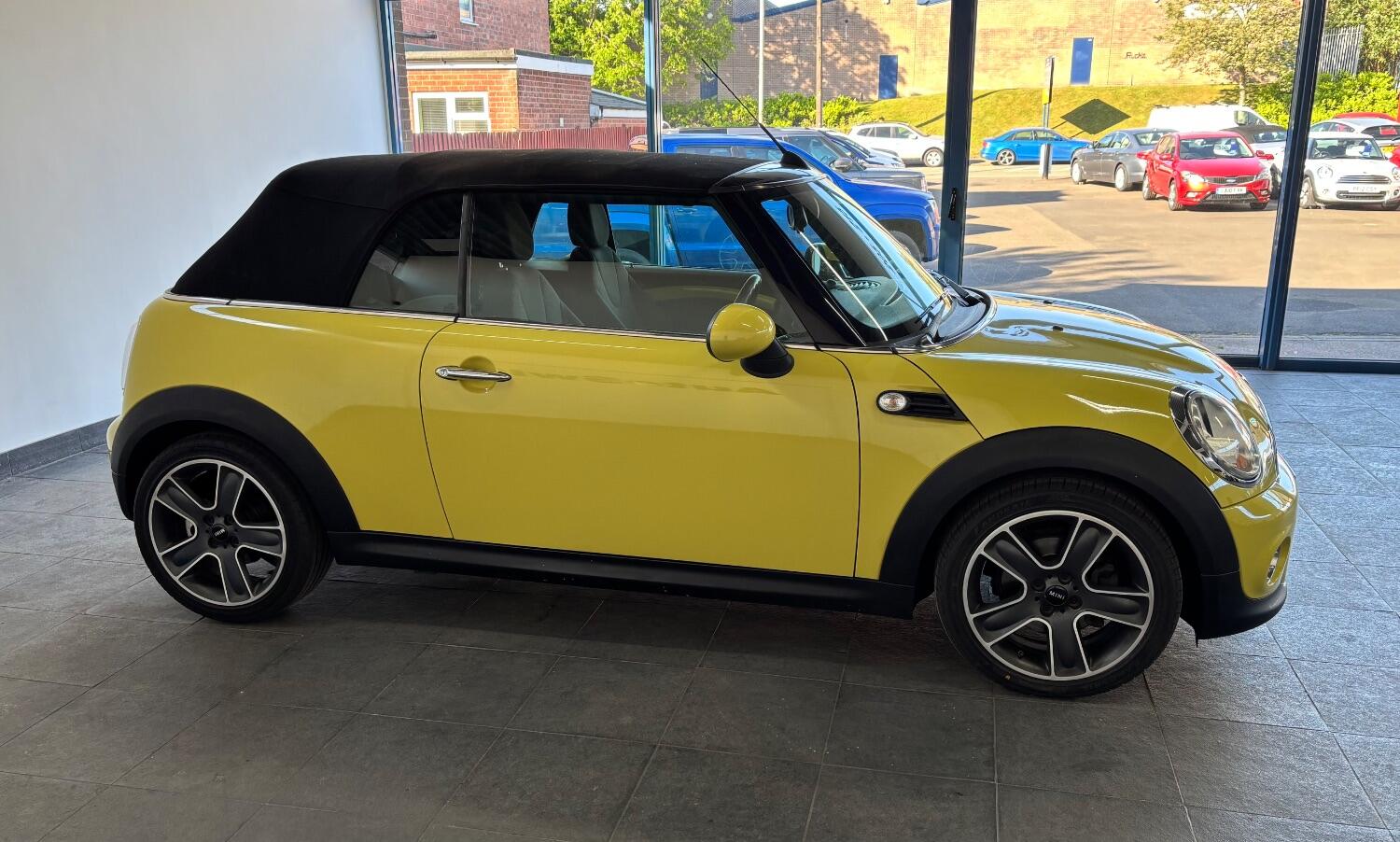 Used MINI Convertible 2009 for sale - 77605305: Photo 33
