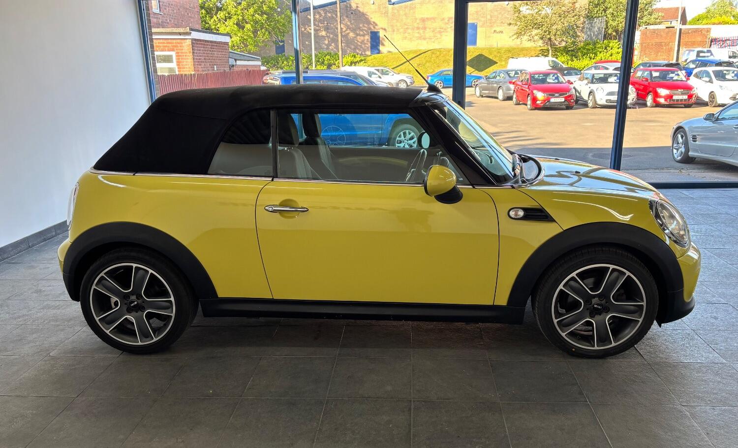 Used MINI Convertible 2009 for sale - 77605305: Photo 34