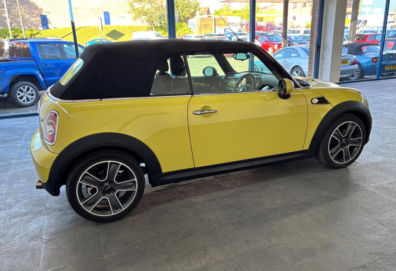 Used MINI Convertible 2009 for sale - 77605305: Photo 37