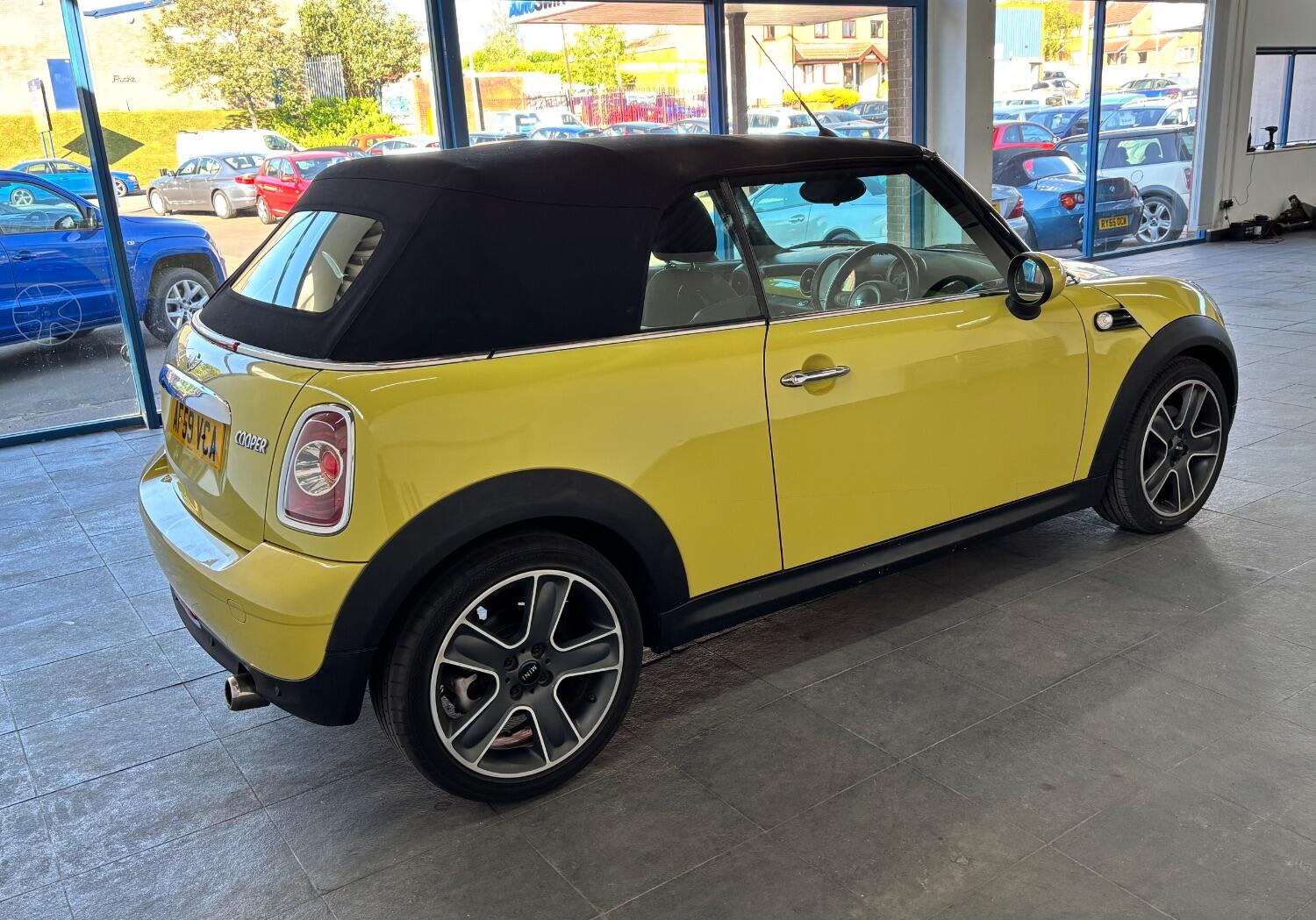 Used MINI Convertible 2009 for sale - 77605305: Photo 38