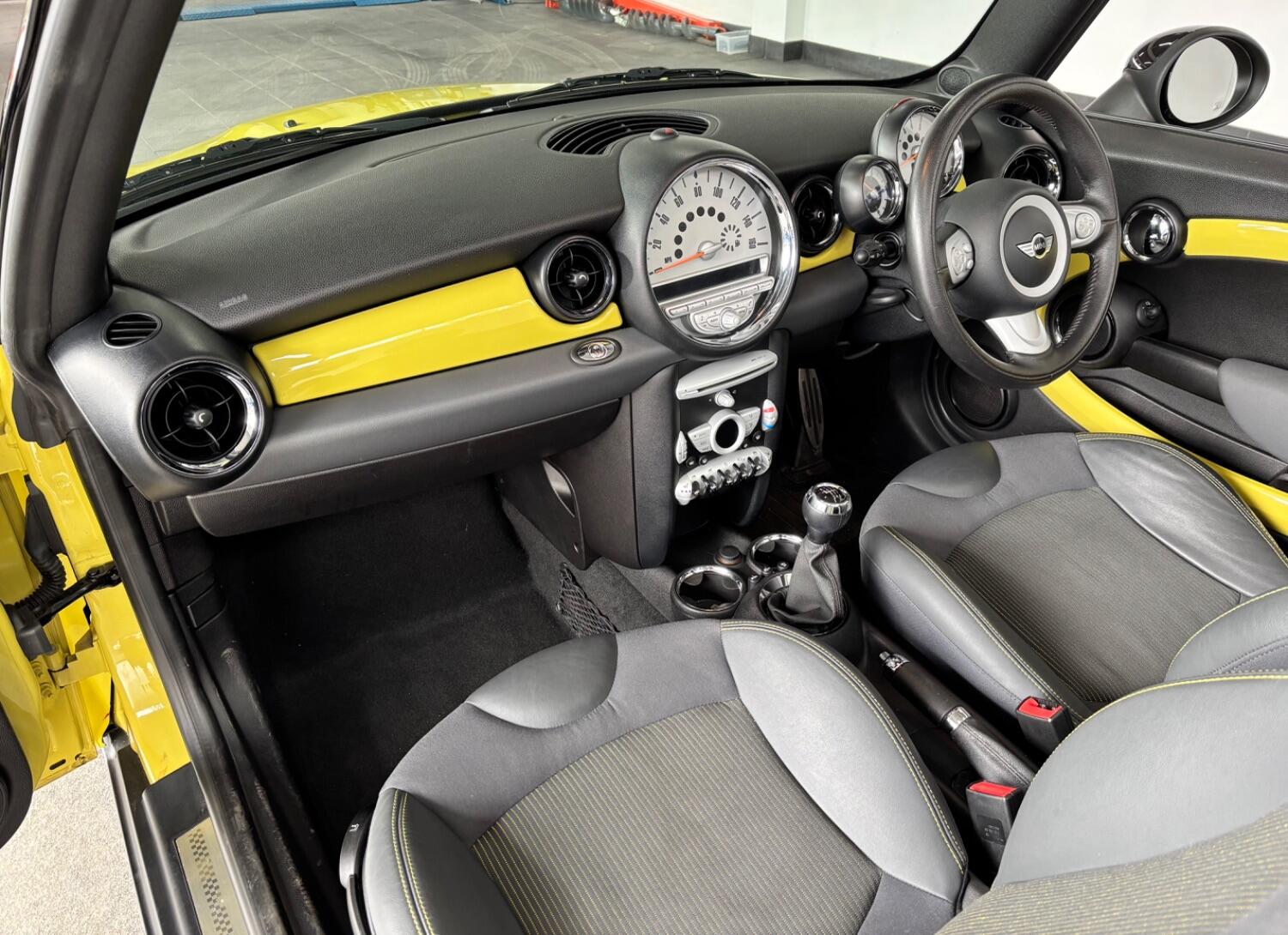 Used MINI Convertible 2009 for sale - 77605307: Photo 12