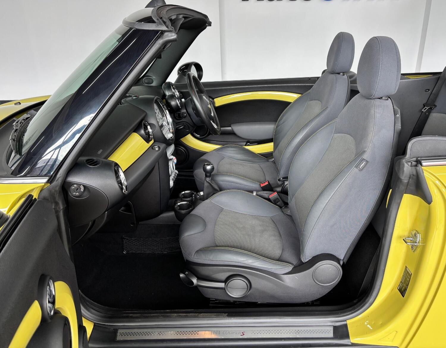 Used MINI Convertible 2009 for sale - 77605307: Photo 16