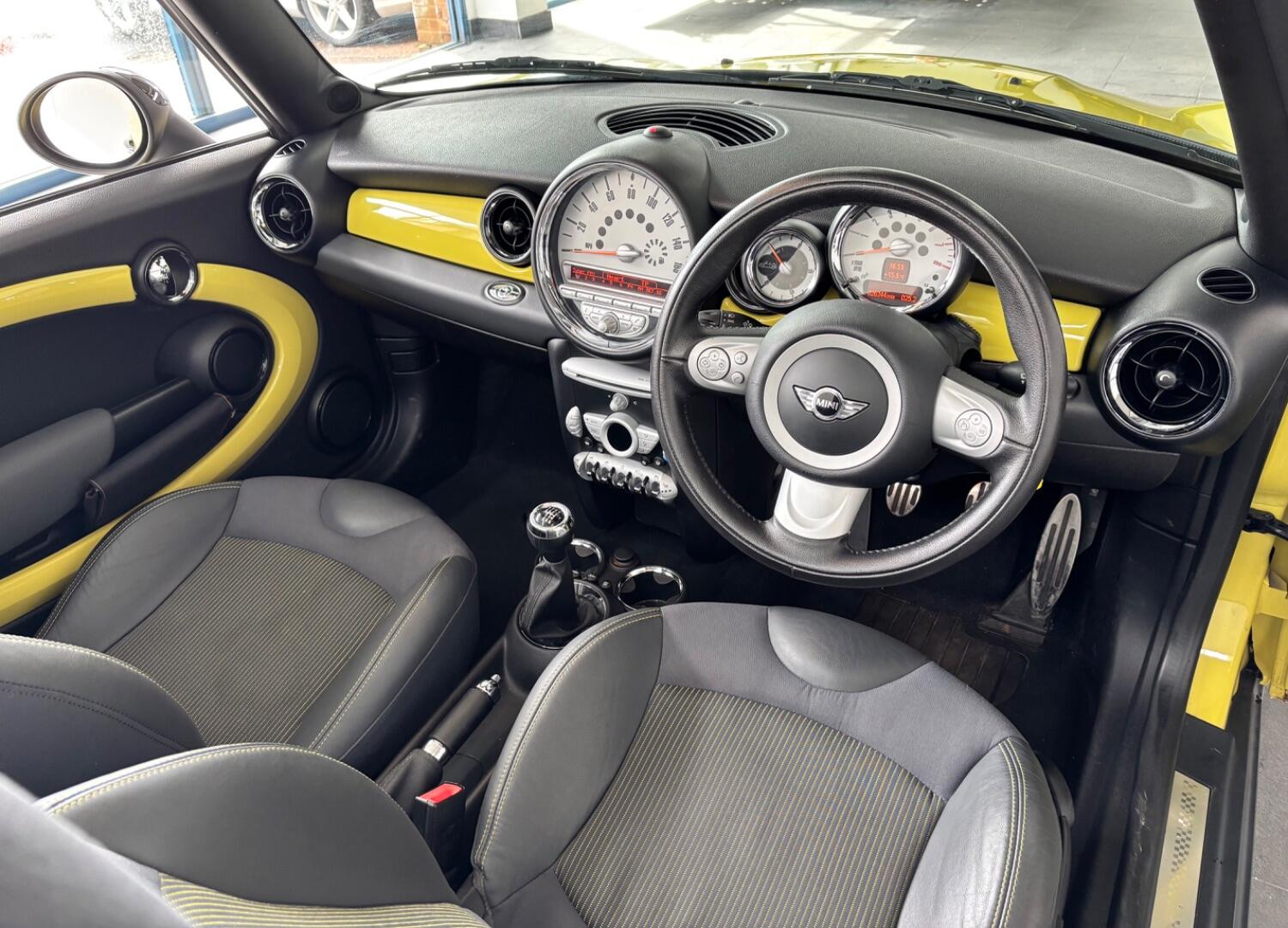 Used MINI Convertible 2009 for sale - 77605307: Photo 17