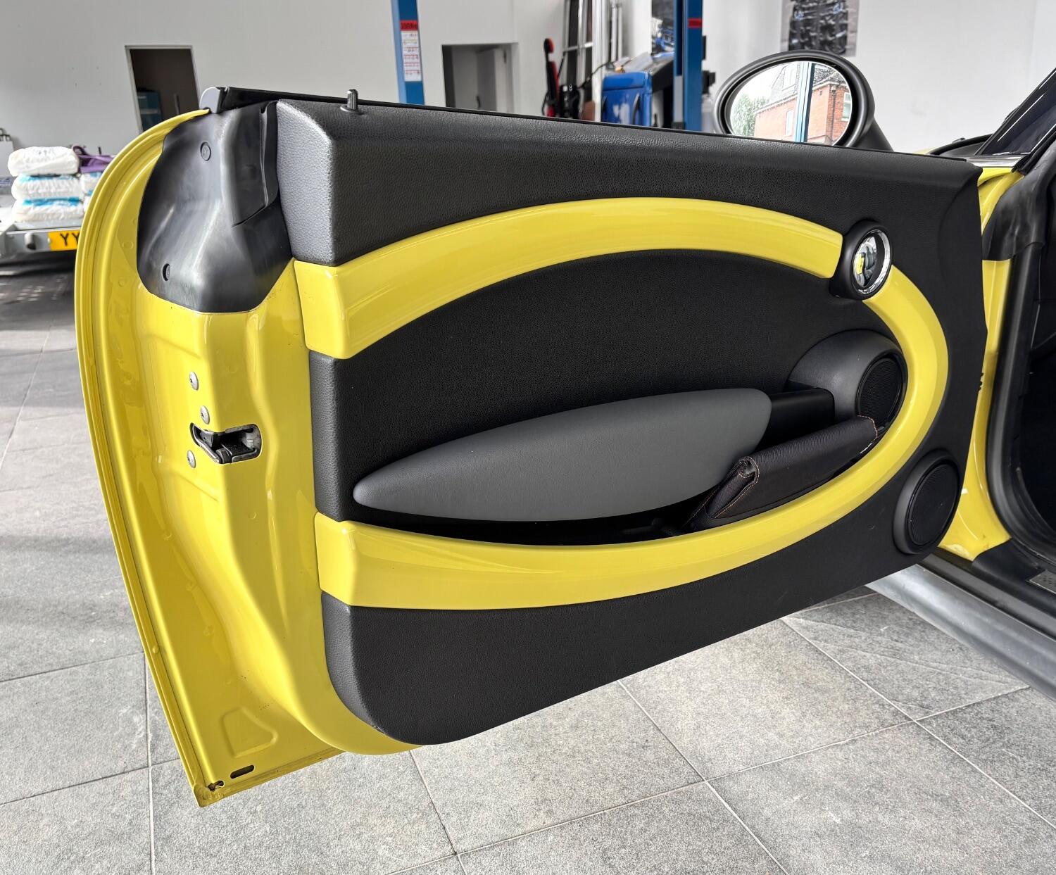 Used MINI Convertible 2009 for sale - 77605307: Photo 19