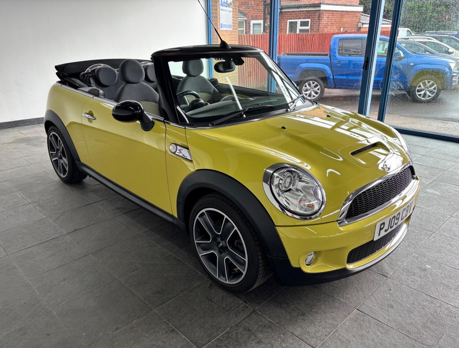 Used MINI Convertible 2009 for sale - 77605307: Photo 21