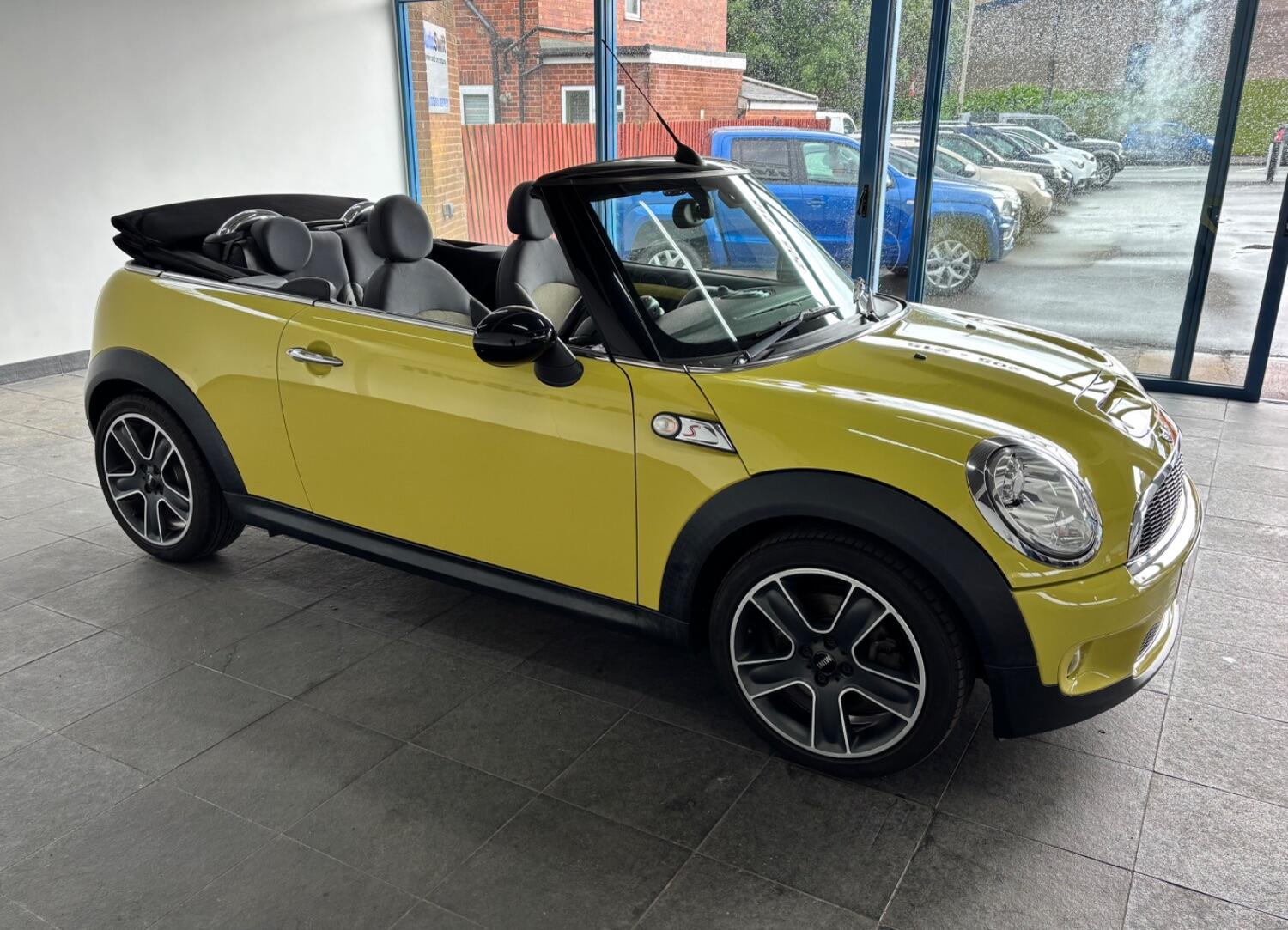 Used MINI Convertible 2009 for sale - 77605307: Photo 22