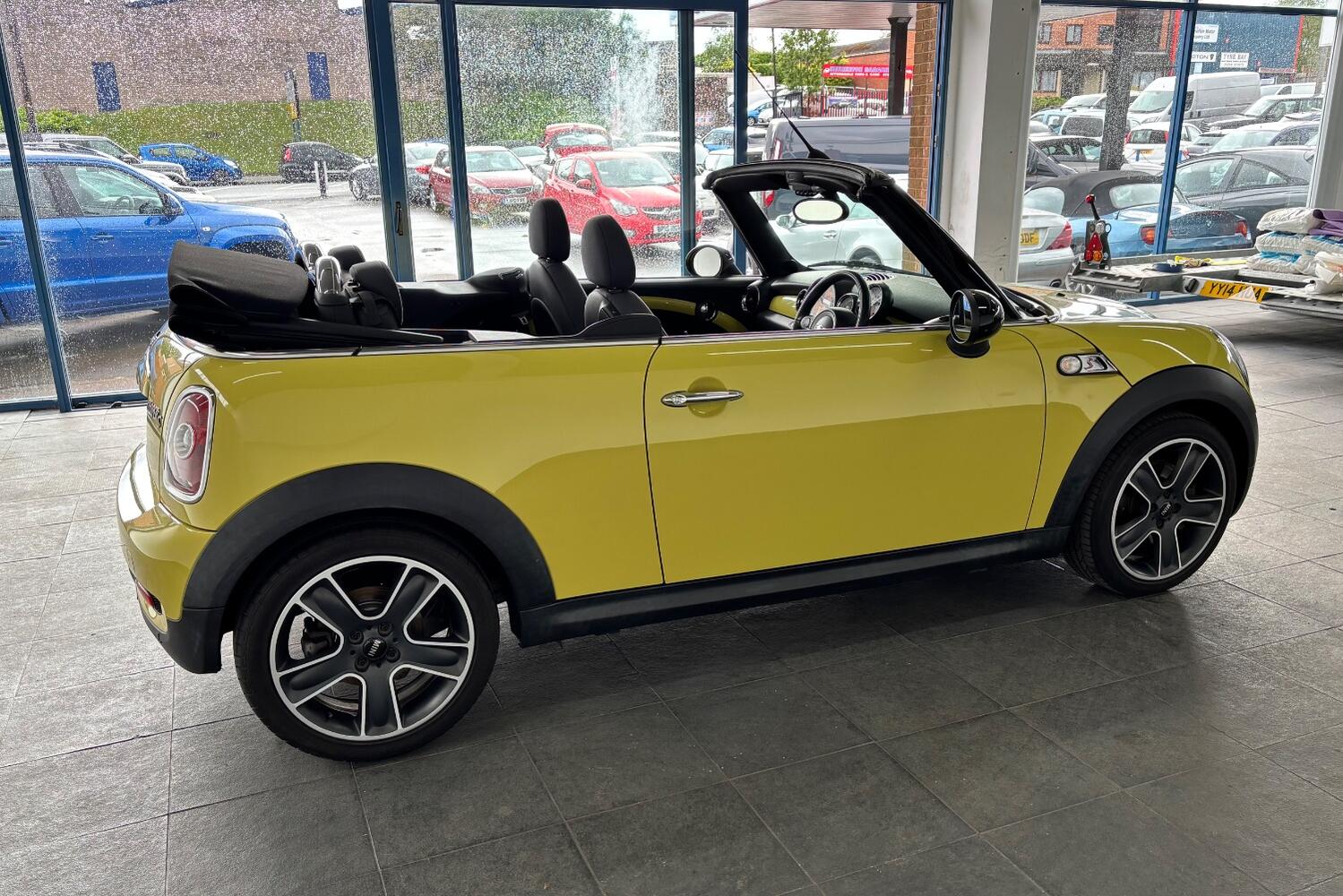 Used MINI Convertible 2009 for sale - 77605307: Photo 25