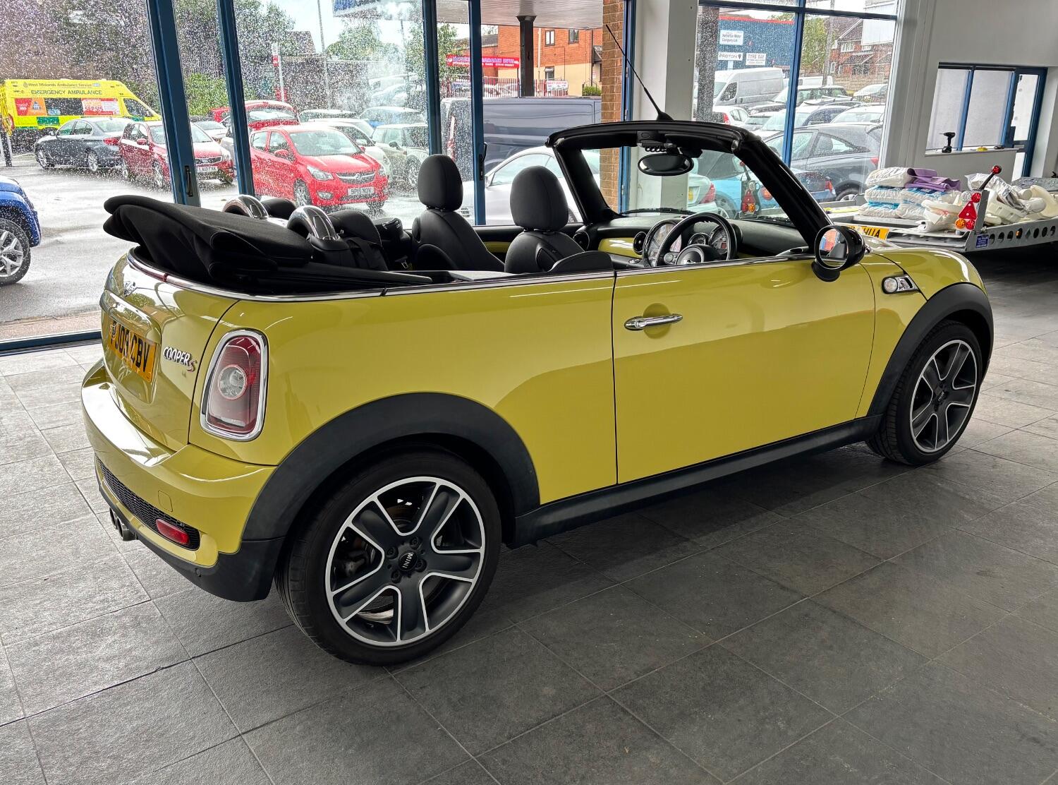 Used MINI Convertible 2009 for sale - 77605307: Photo 26