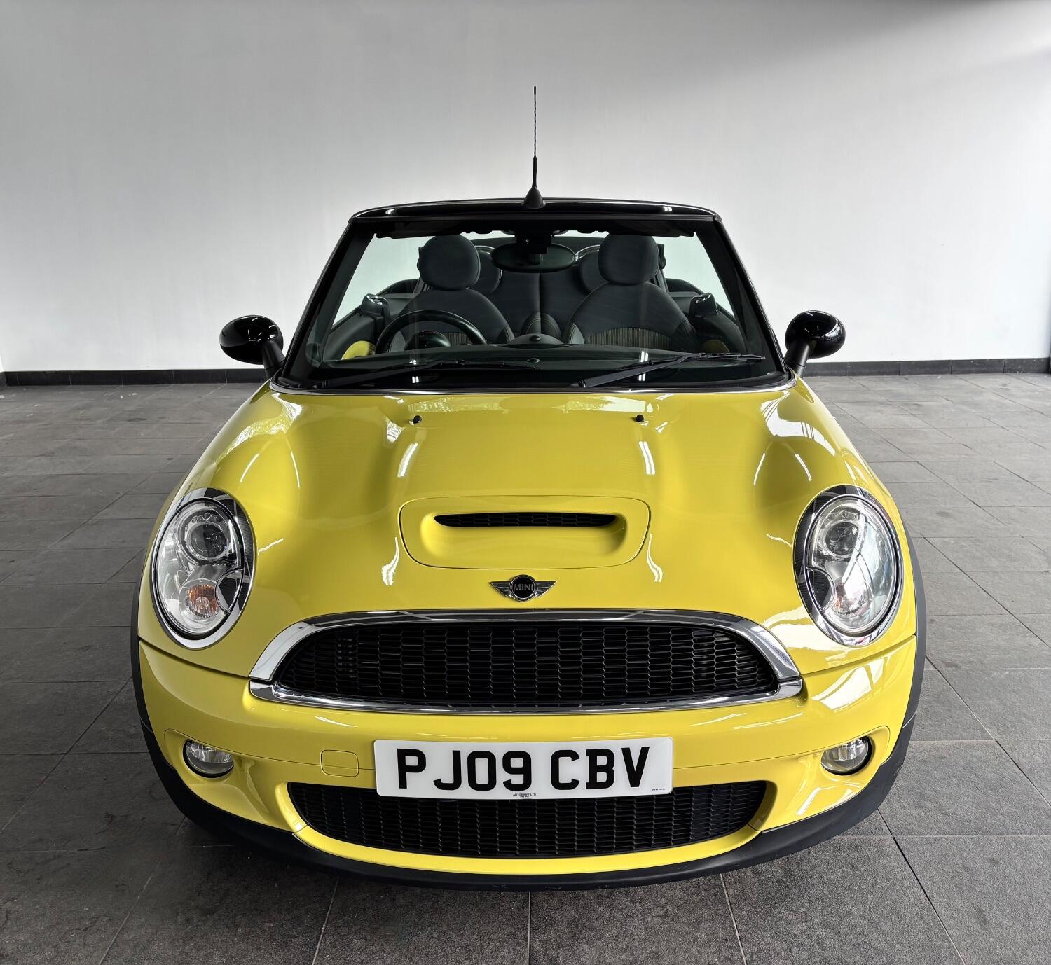 Used MINI Convertible 2009 for sale - 77605307: Photo 3