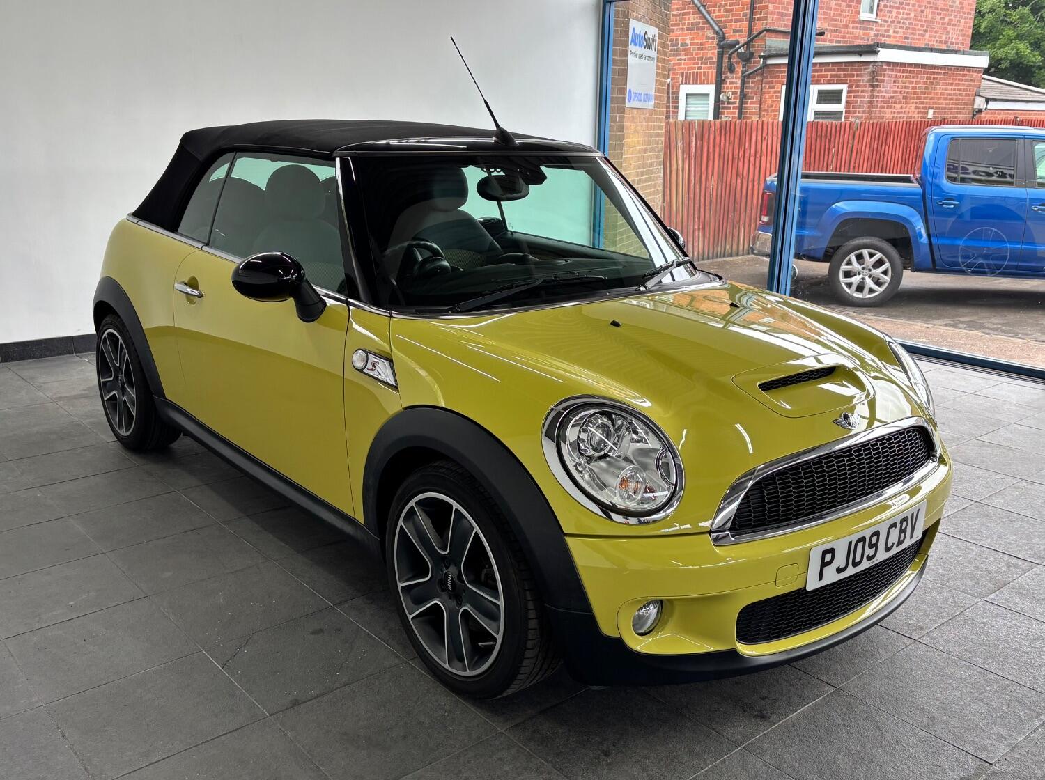 Used MINI Convertible 2009 for sale - 77605307: Photo 32