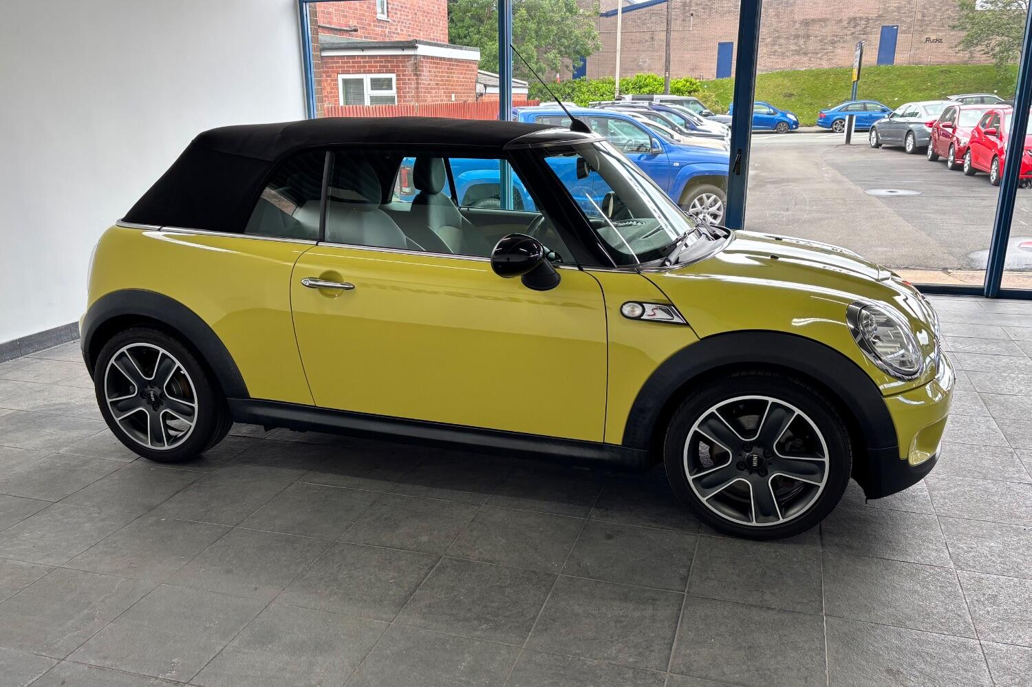 Used MINI Convertible 2009 for sale - 77605307: Photo 34