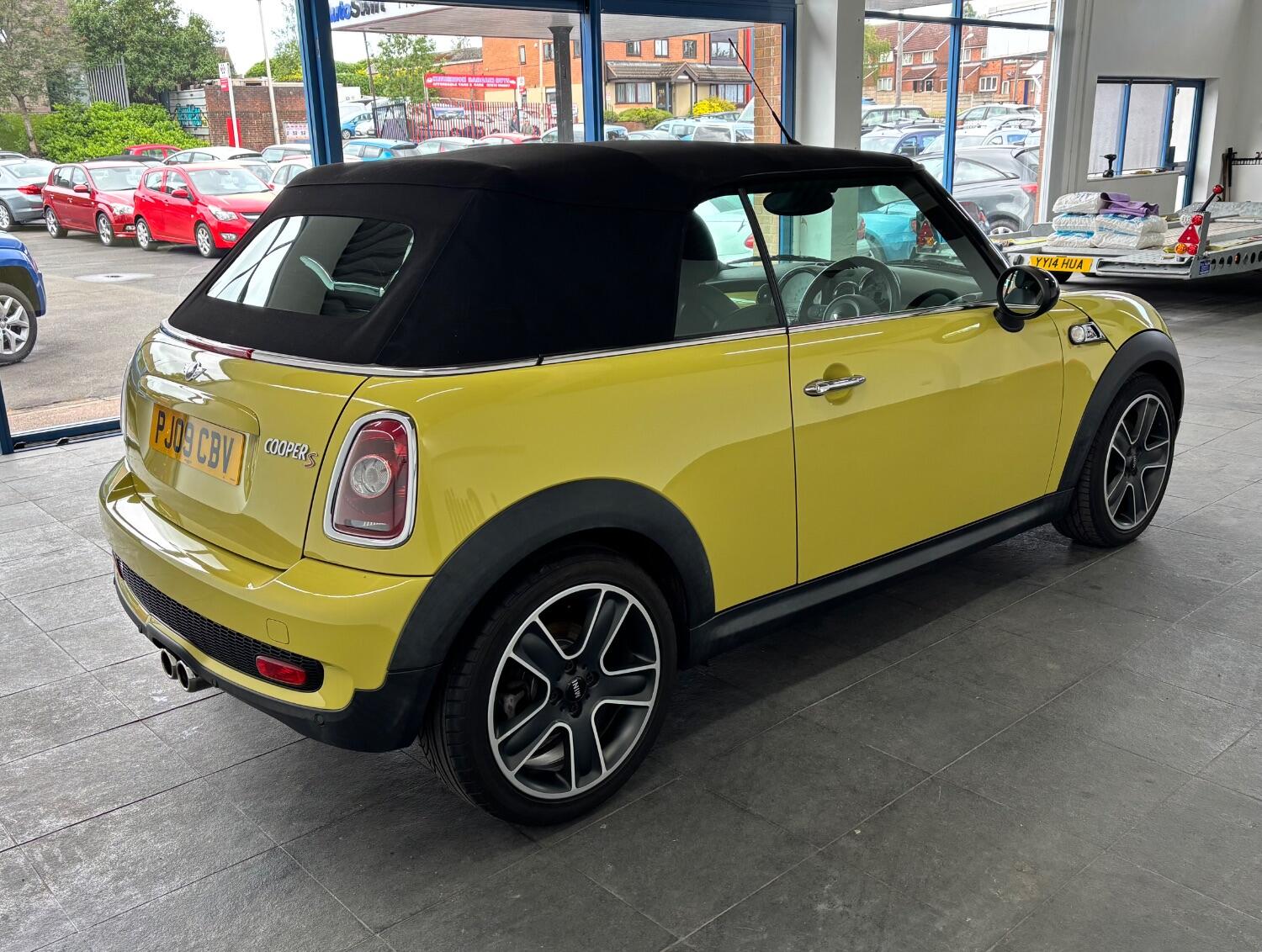 Used MINI Convertible 2009 for sale - 77605307: Photo 39