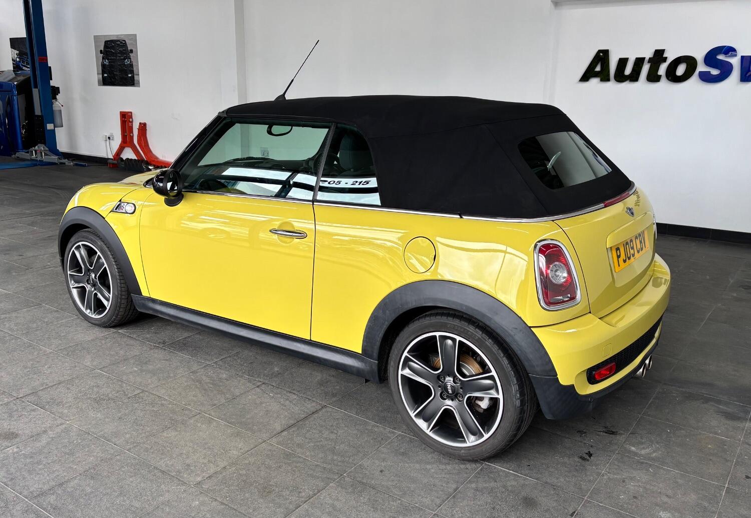 Used MINI Convertible 2009 for sale - 77605307: Photo 44