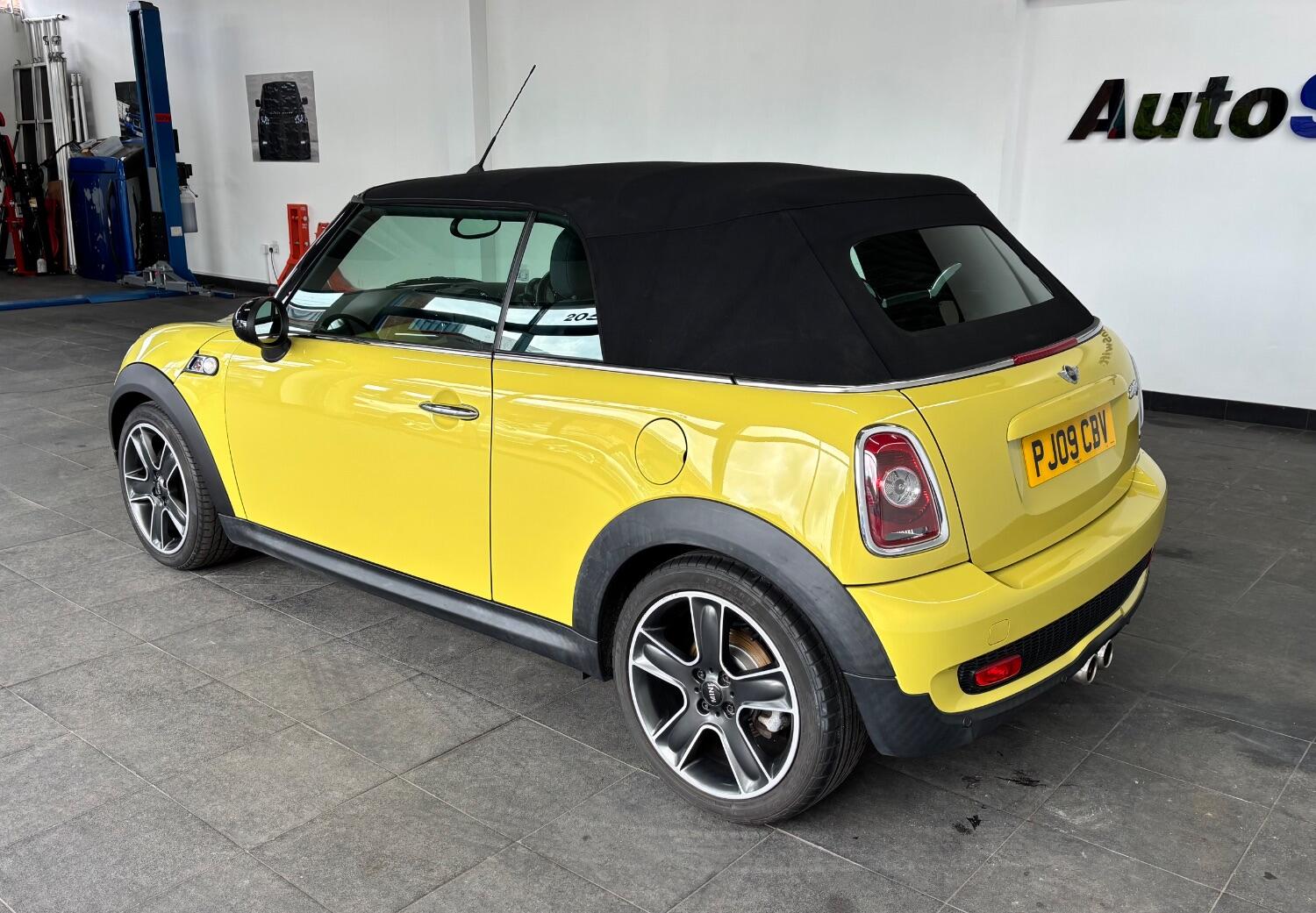 Used MINI Convertible 2009 for sale - 77605307: Photo 45