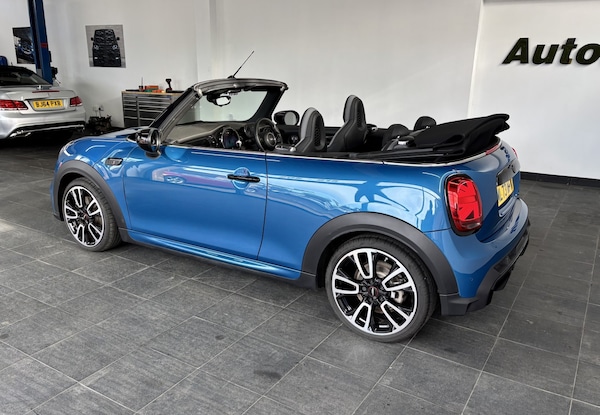 Used MINI Convertible 2023 for sale - 76174043: Photo 8