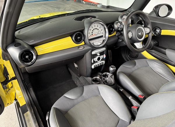Used MINI Convertible 2009 for sale - 73894959: Photo 12