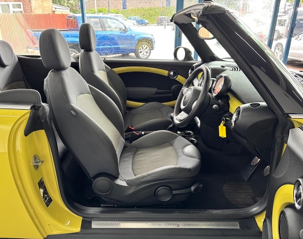 Used MINI Convertible 2009 for sale - 73894959: Photo 15