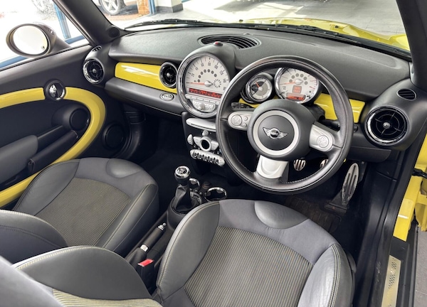 Used MINI Convertible 2009 for sale - 73894959: Photo 17