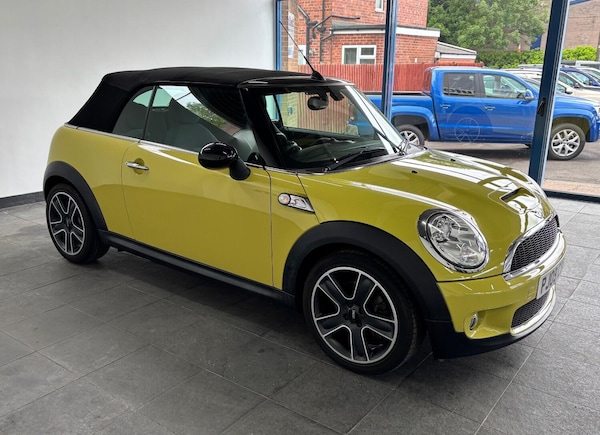 Used MINI Convertible 2009 for sale - 73894959: Photo 2