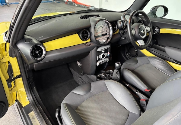 Used MINI Convertible 2009 for sale - 73894959: Photo 47