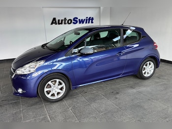 Used Peugeot 208 2015 for sale - 77609863: Photo