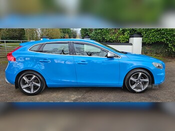 Used Volvo V40 2015 for sale - 79084189: Photo