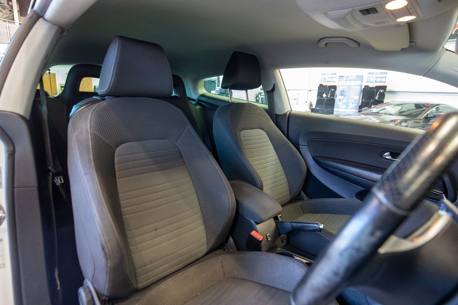 Used Volkswagen Scirocco for sale - 76824347: Photo 2