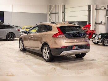 Used Volvo V40 Cross Country 2015 for sale - 77396457: Photo