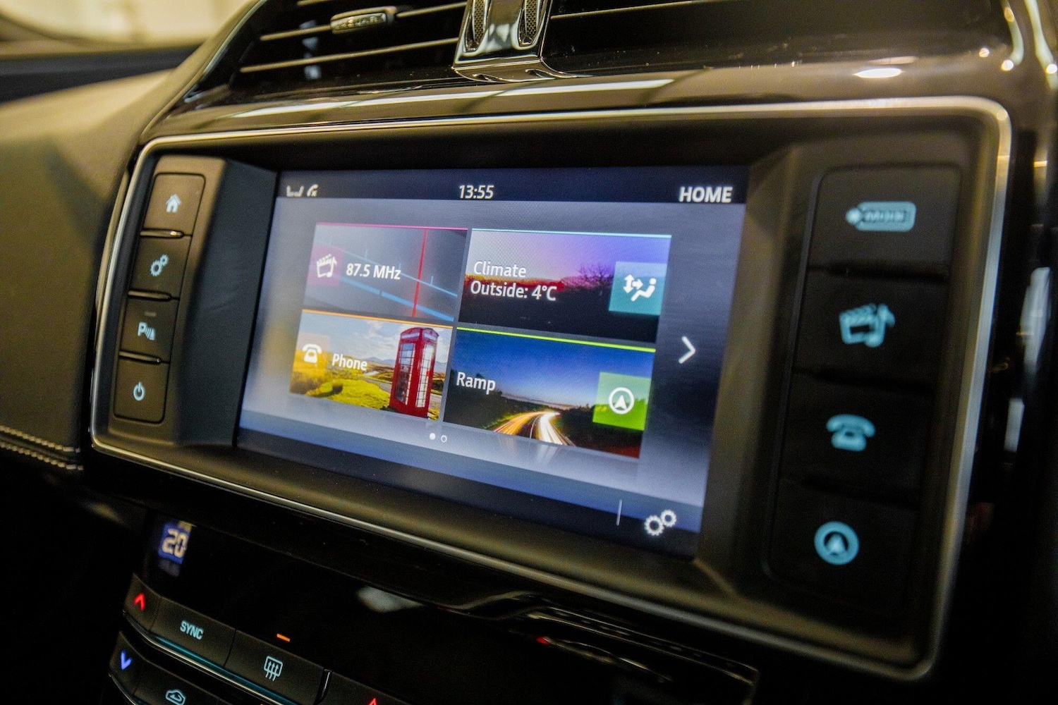 Used Jaguar XE 2018 for sale - 77597929: Photo 24